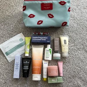 Assorted deluxe skincare samples